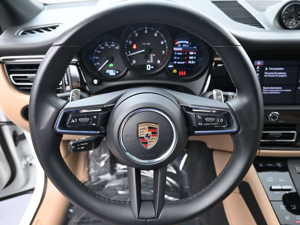 Certified 2022 Porsche Macan AWD/4WD image 12