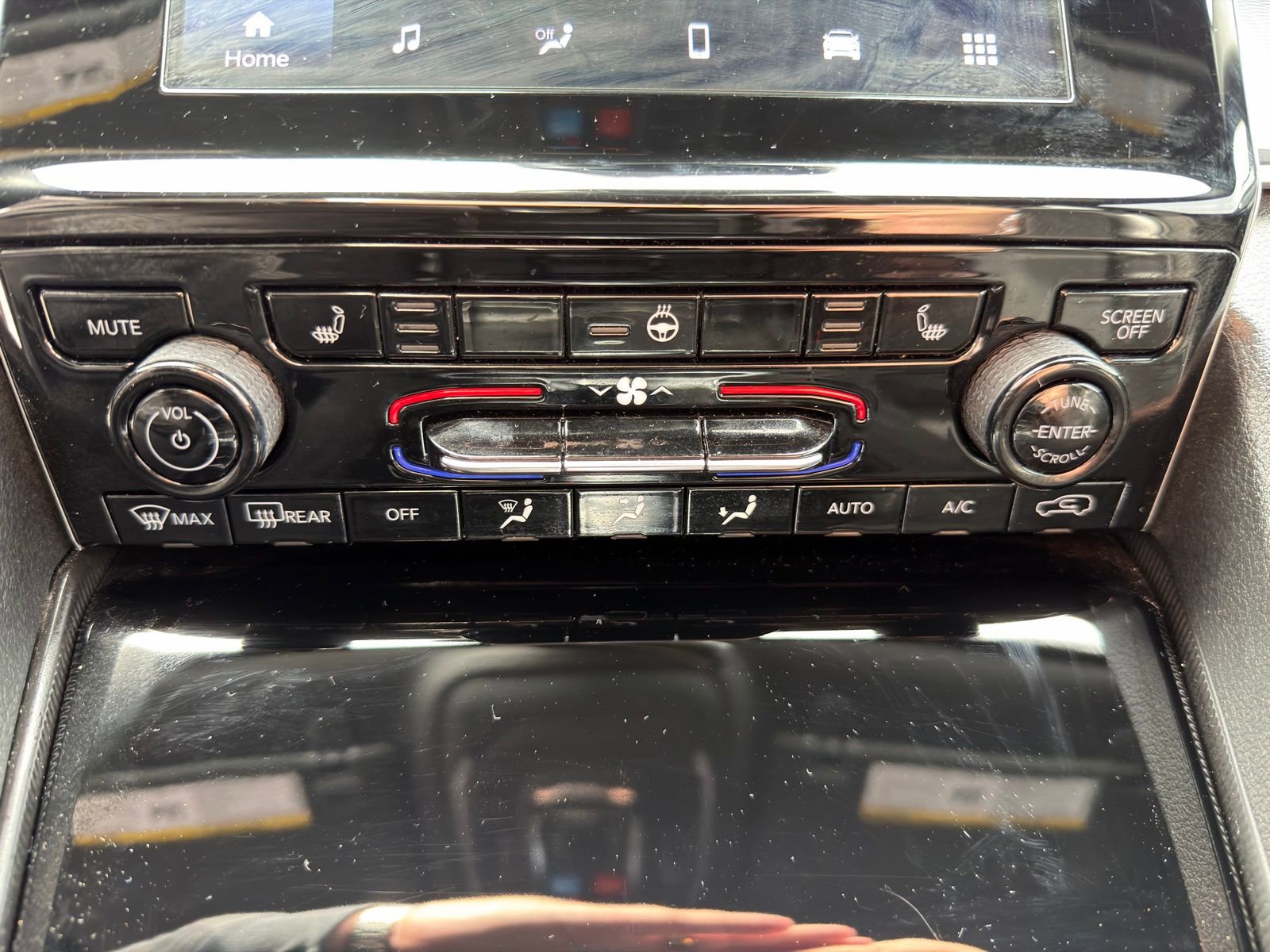 Used 2024 Jeep Grand Cherokee Altitude image 23