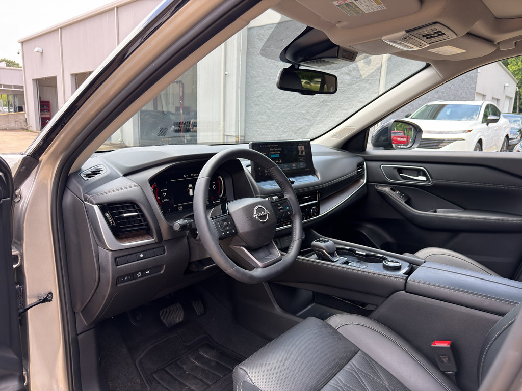 Used 2025 Nissan Rogue Platinum AWD/4WD image 10