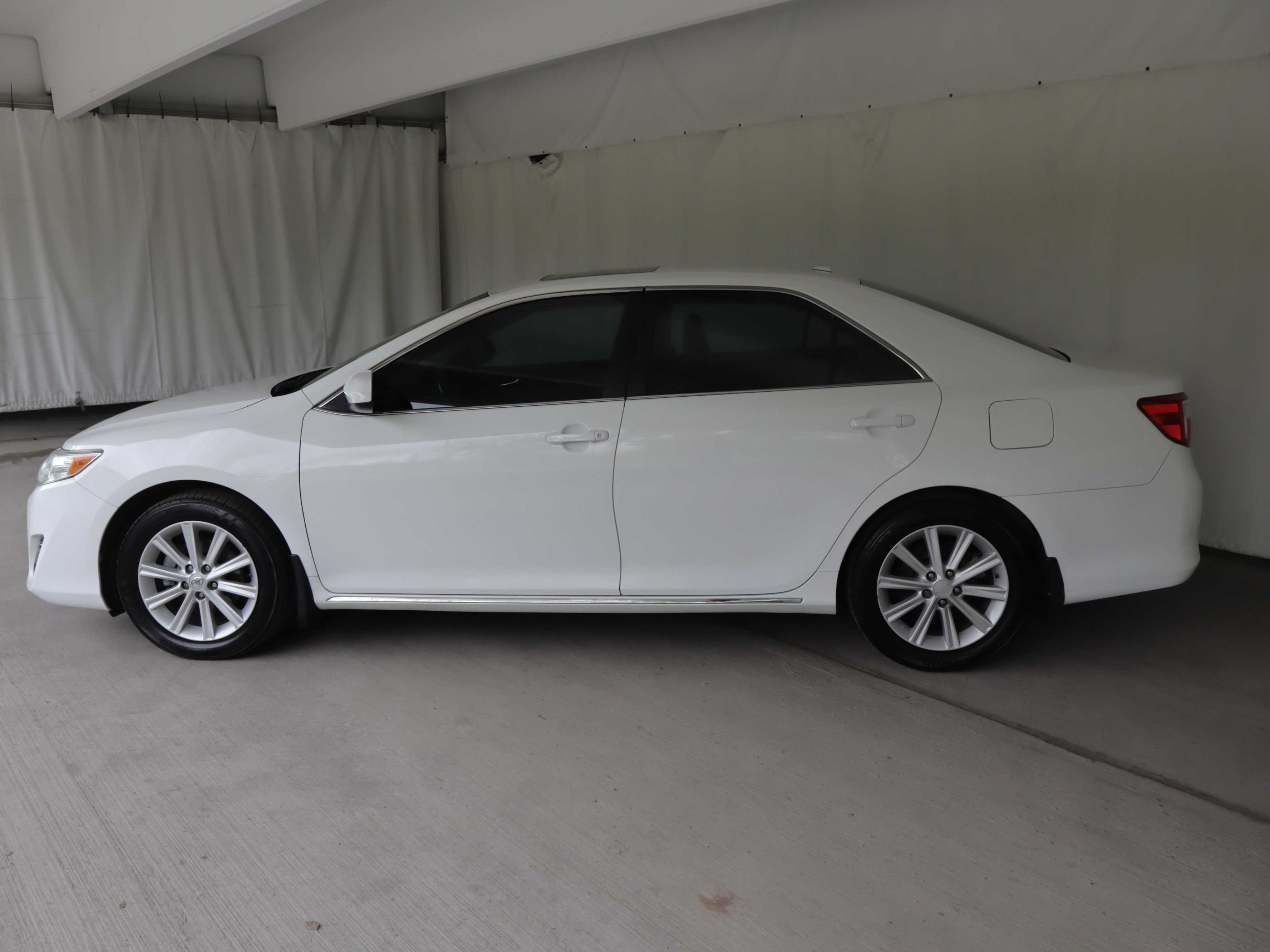 Used 2012 Toyota Camry XLE w/ Convenience Pkg FWD image 24