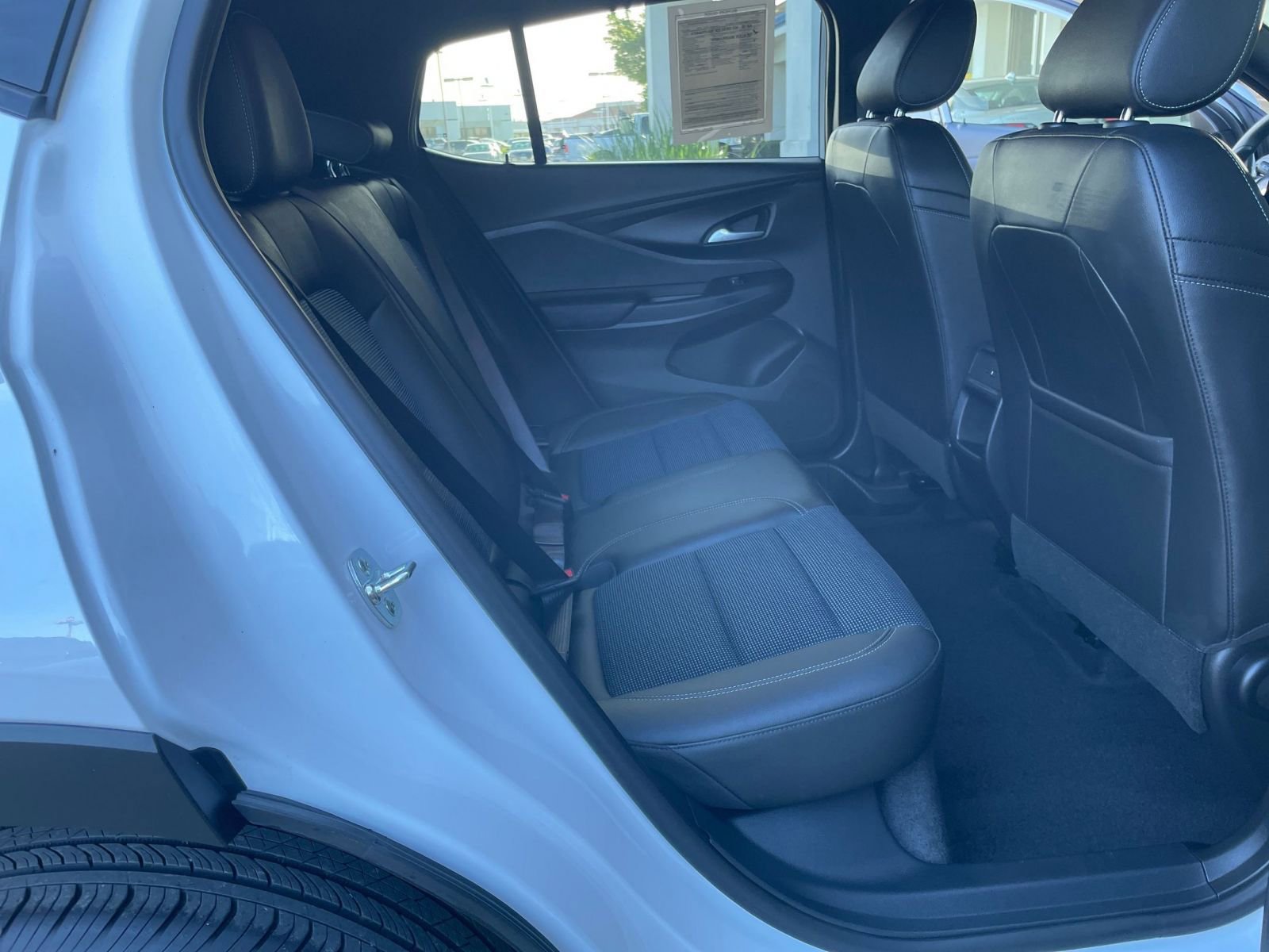 Used 2025 Buick Envista Preferred image 27