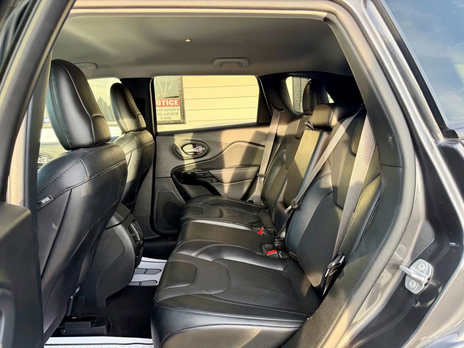 Used 2023 Jeep Cherokee Altitude Lux image 19