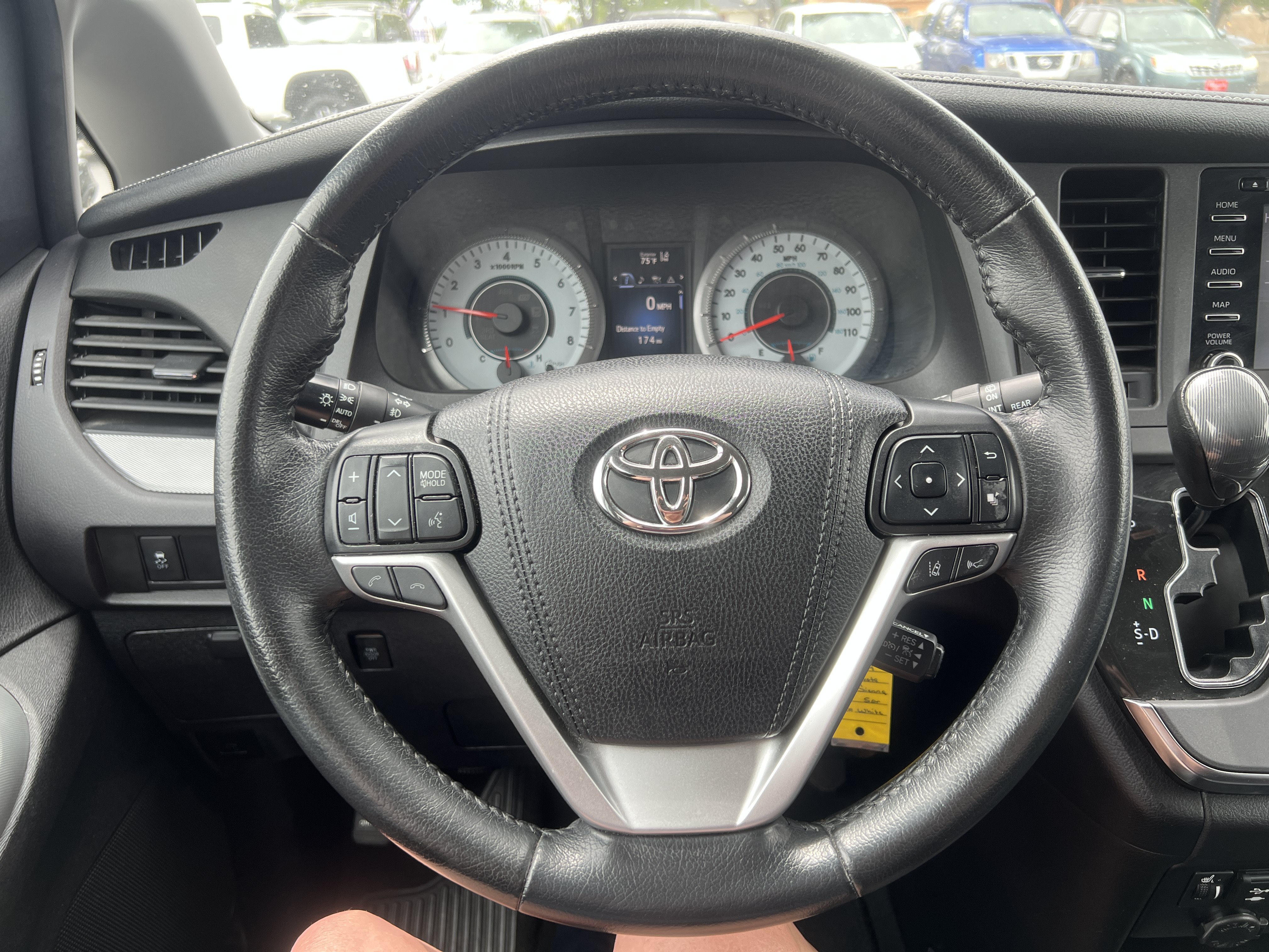 Used 2019 Toyota Sienna SE w/ Carpet Mat Package FWD image 19