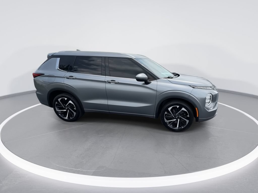 Used 2022 Mitsubishi Outlander SEL AWD/4WD image 2