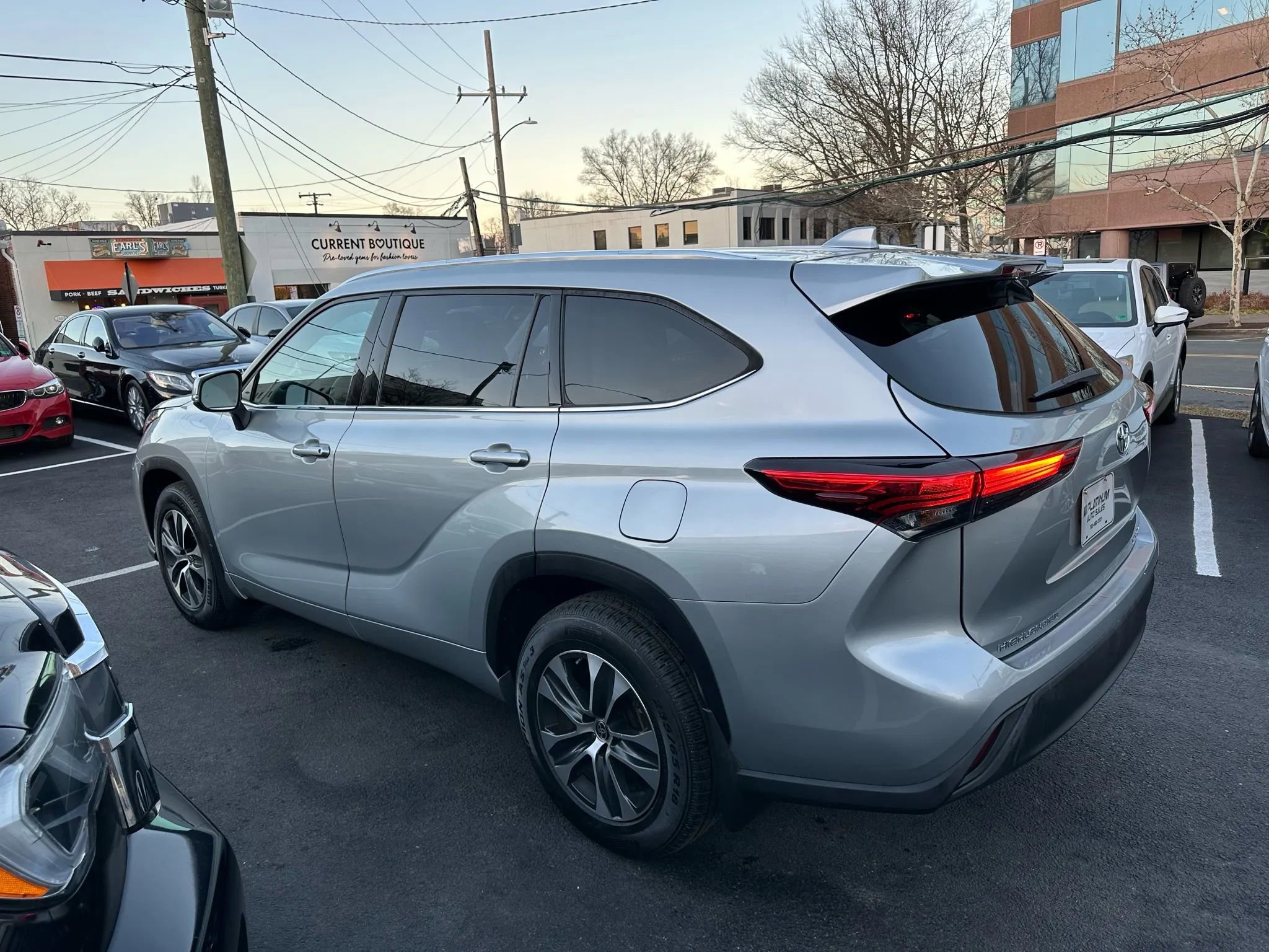 Used 2020 Toyota Highlander XLE image 10