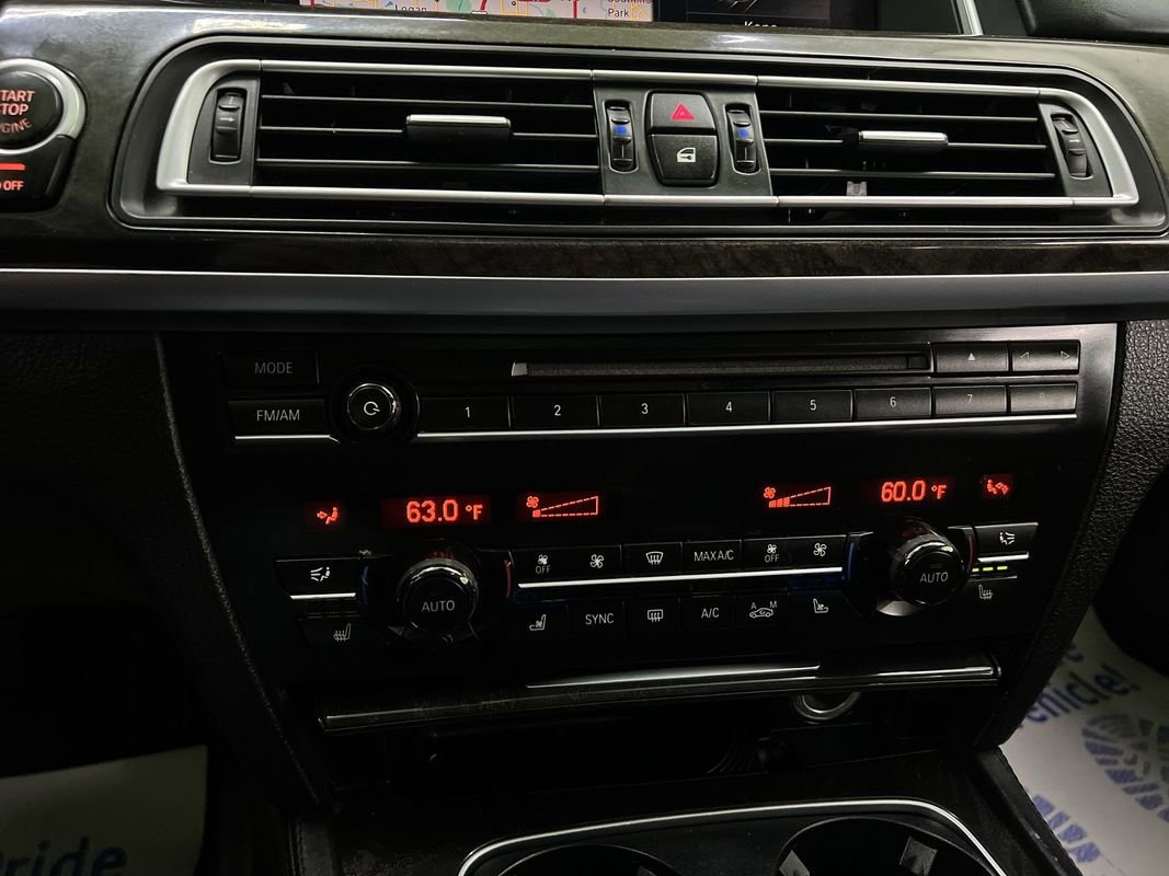 Used 2015 BMW 750i image 23