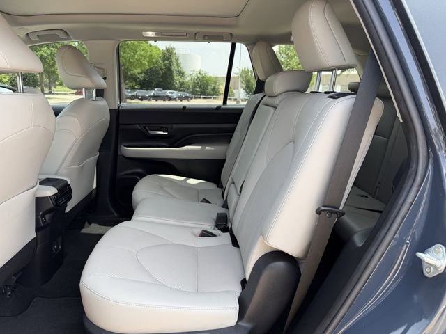 Used 2024 Toyota Grand Highlander AWD image 29