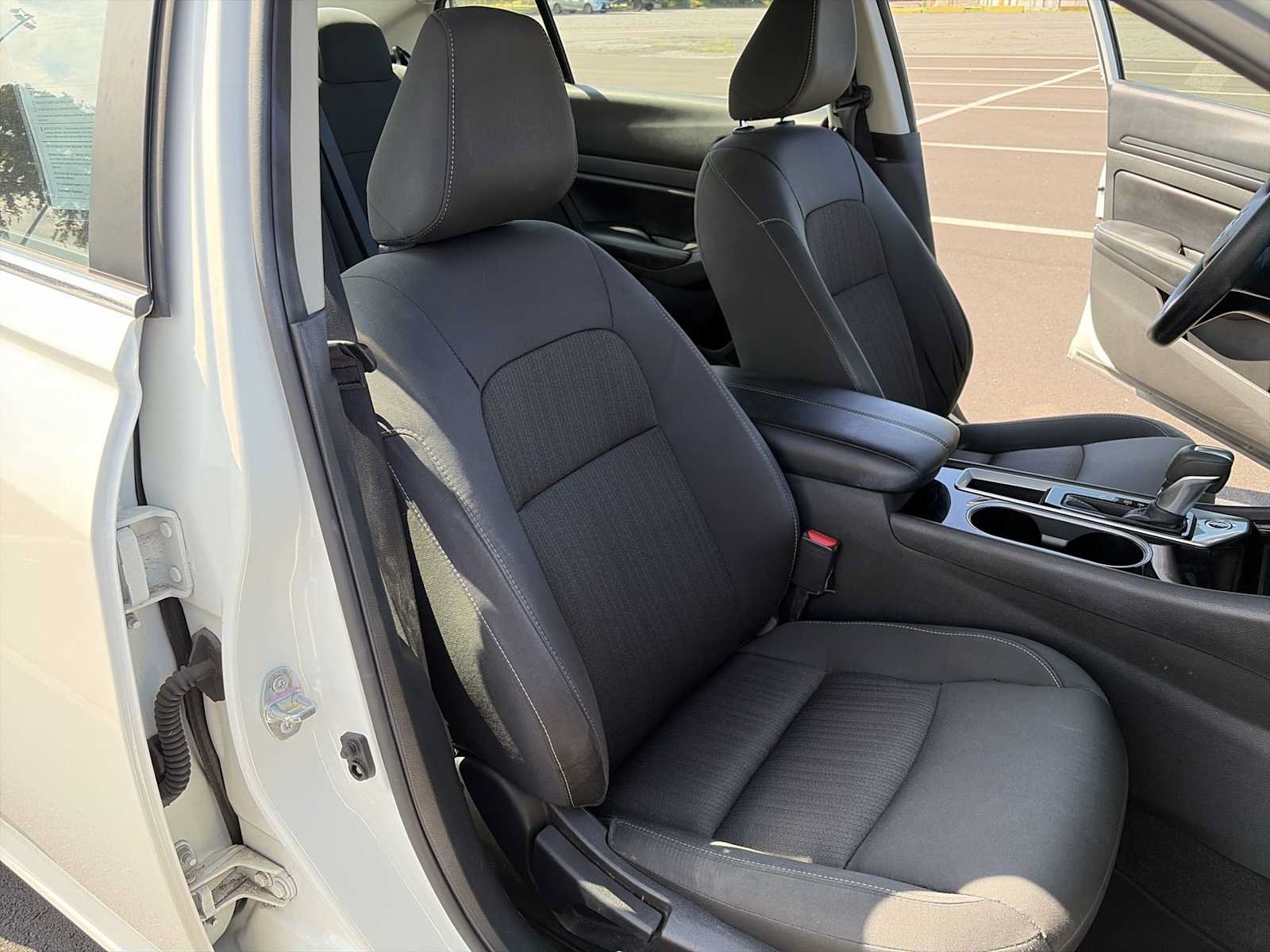 Used 2024 Nissan Altima 2.5 SV FWD image 24
