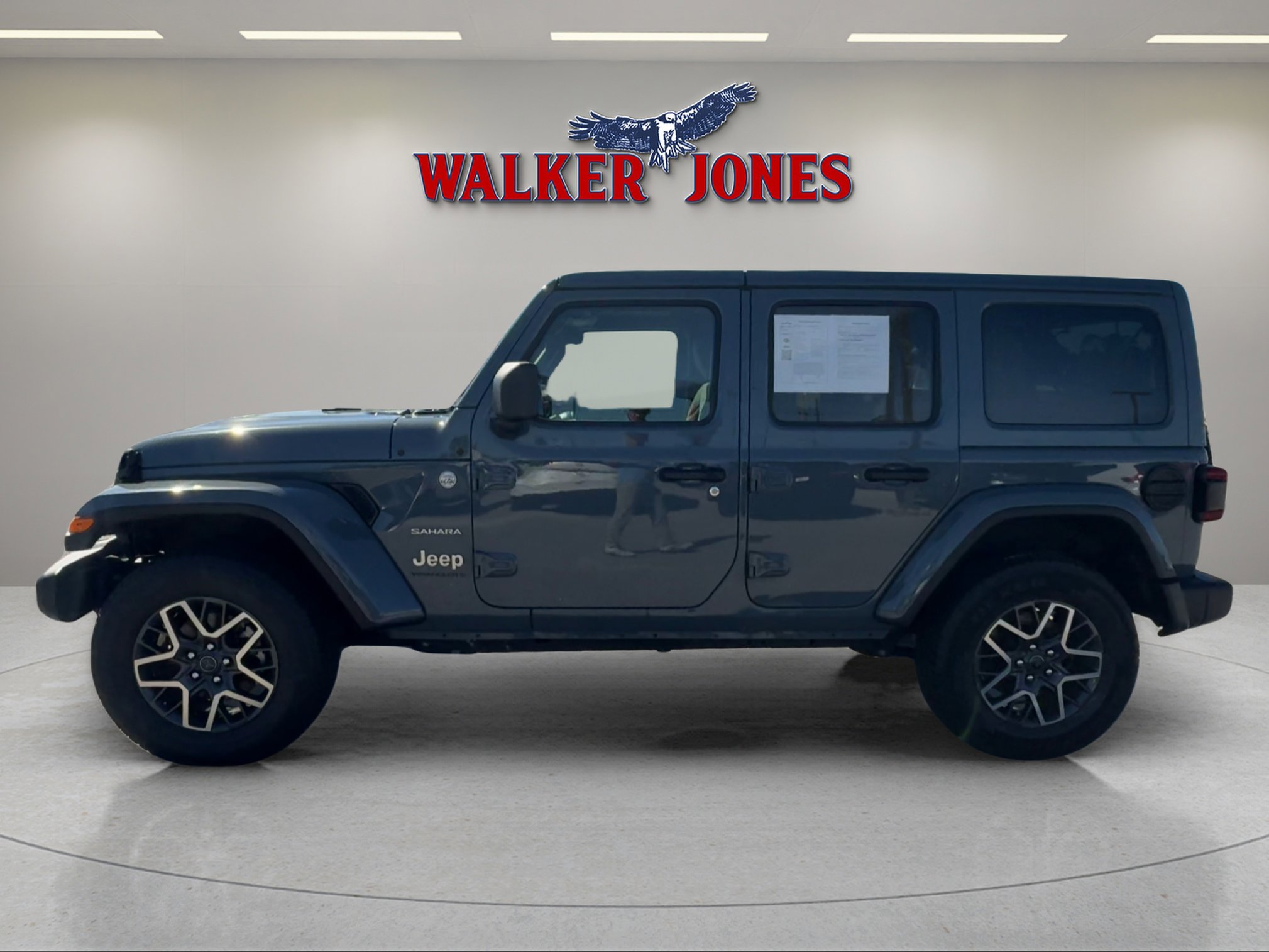 Used 2024 Jeep Wrangler Sahara AWD/4WD image 6