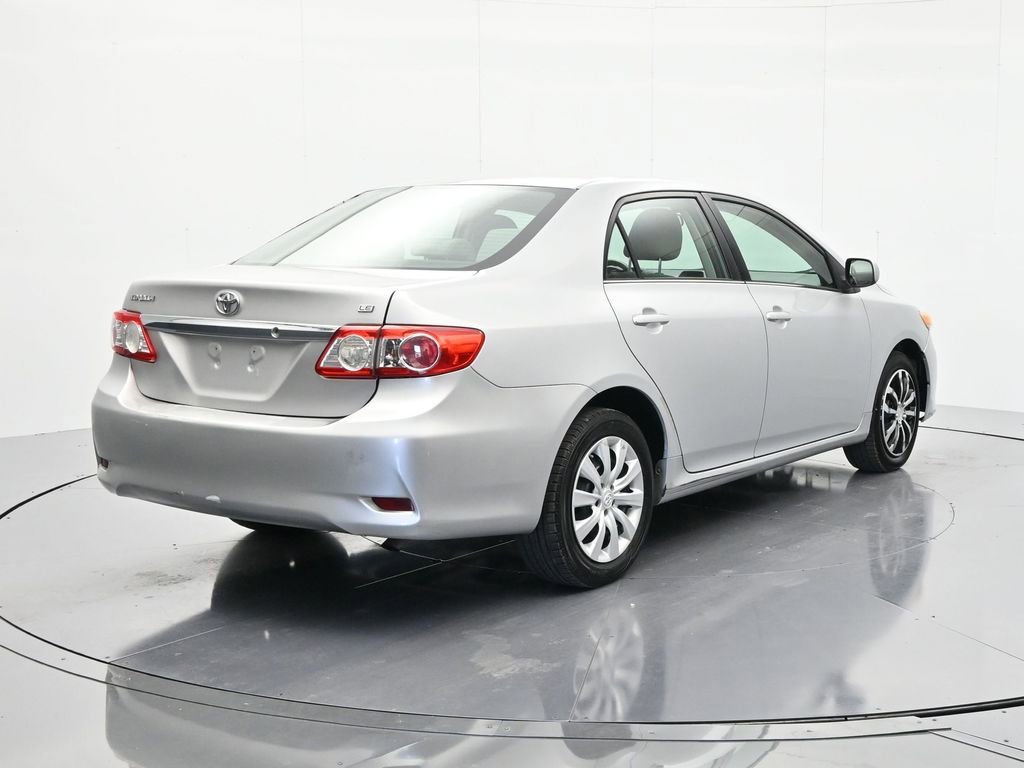 Used 2013 Toyota Corolla LE FWD image 5