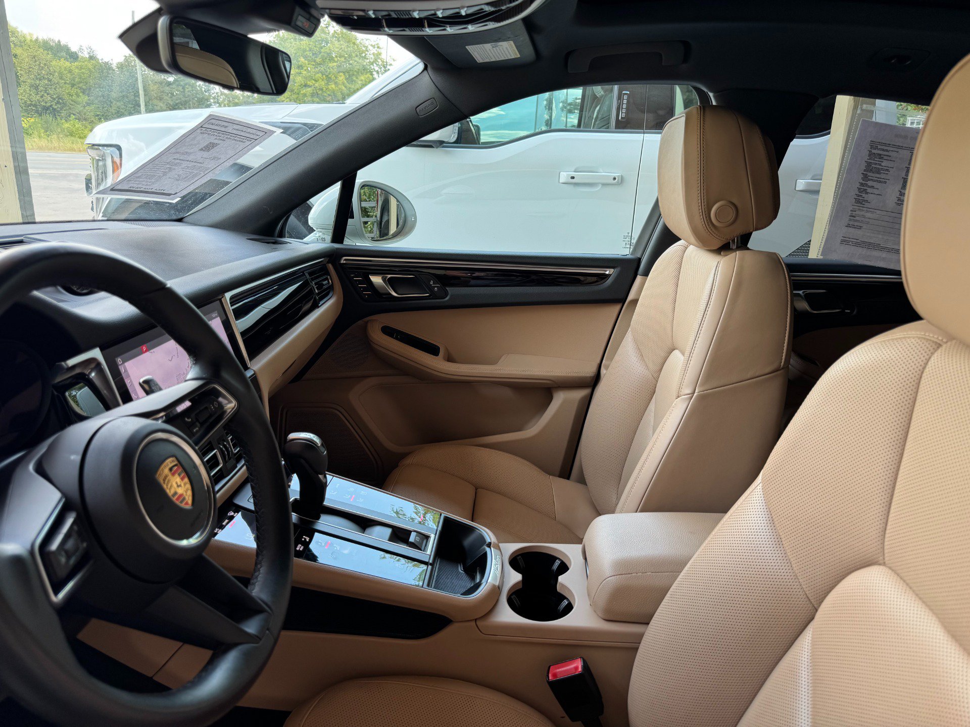 Used 2024 Porsche Macan AWD/4WD image 13