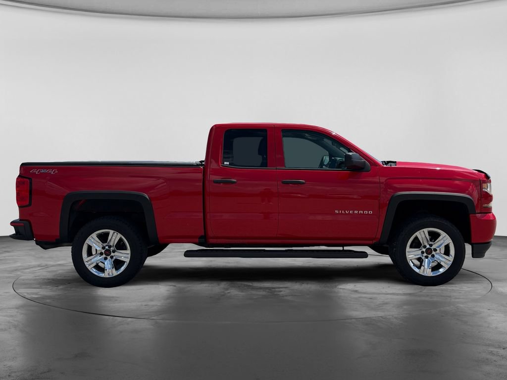 Used 2017 Chevrolet Silverado 1500 Custom w/ Custom Convenience Package AWD/4WD image 11