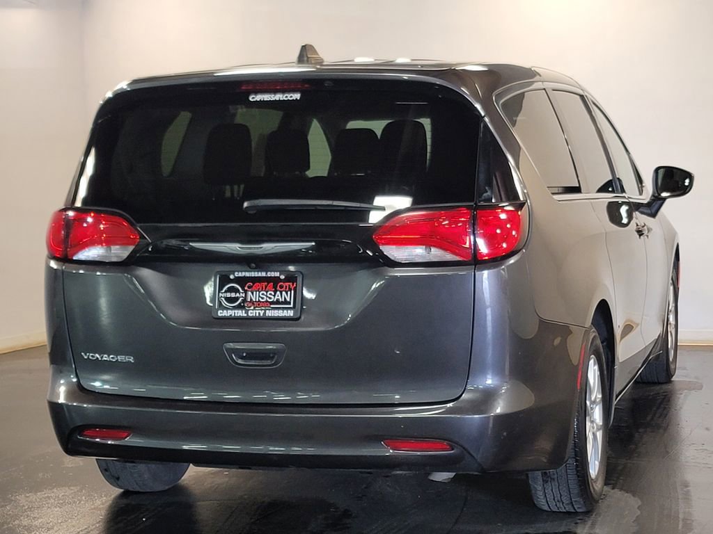 Used 2023 Chrysler Voyager LX image 26
