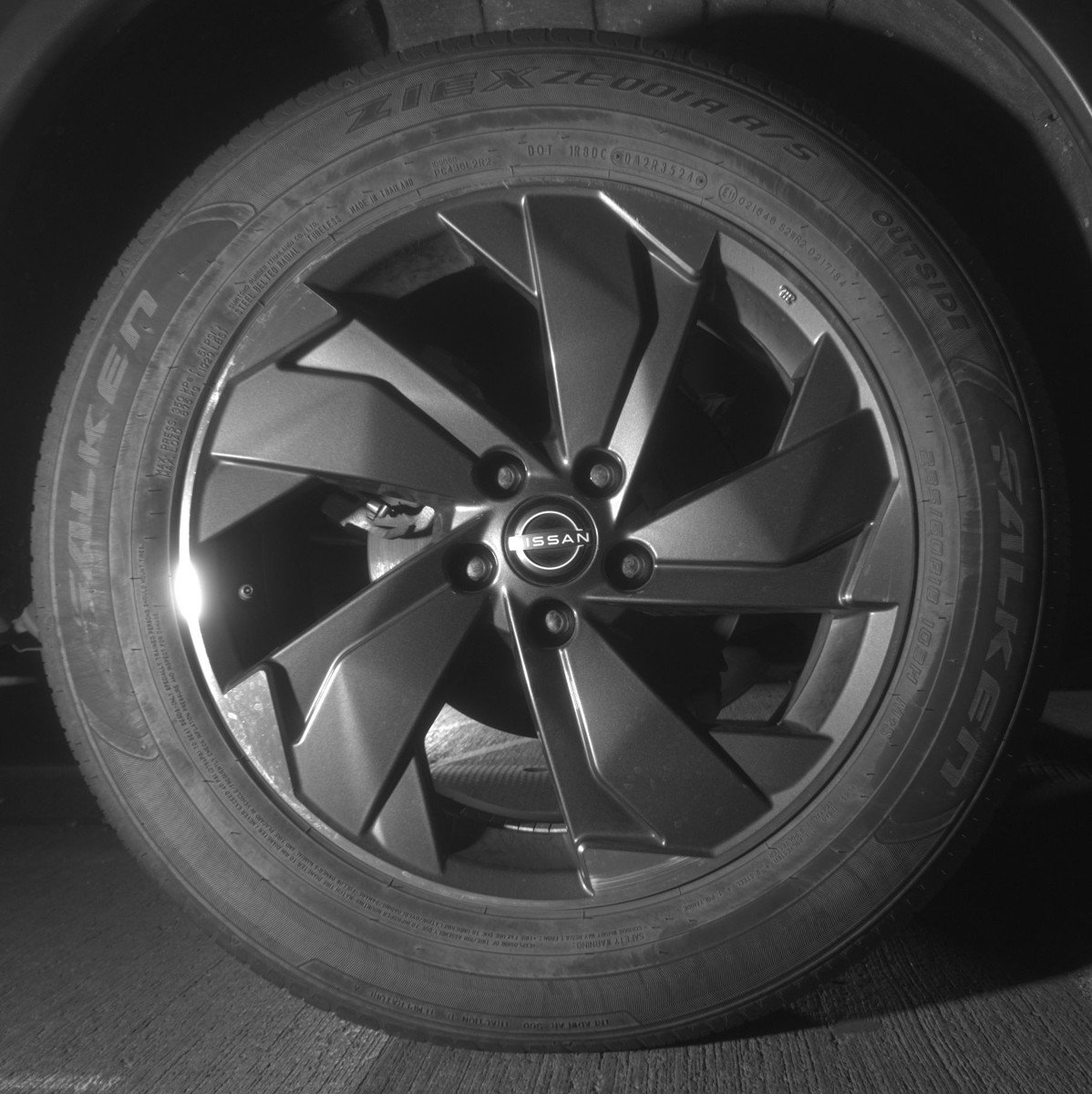 Used 2025 Nissan Rogue SV image 15