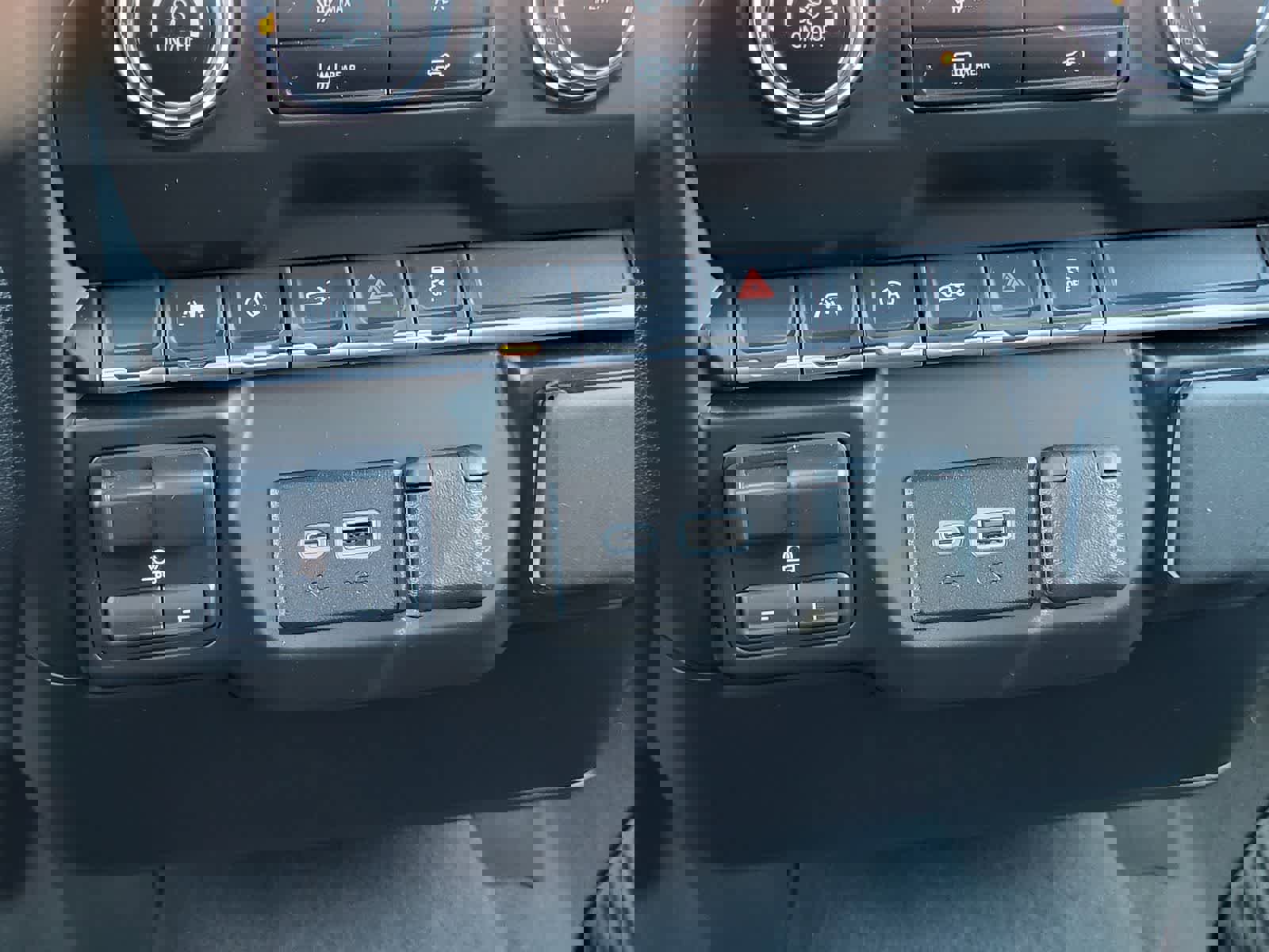 Used 2025 Chevrolet Silverado 1500 Custom image 22