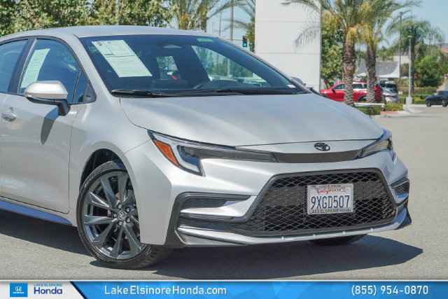 Used 2026 Toyota Corolla SE FWD image 2