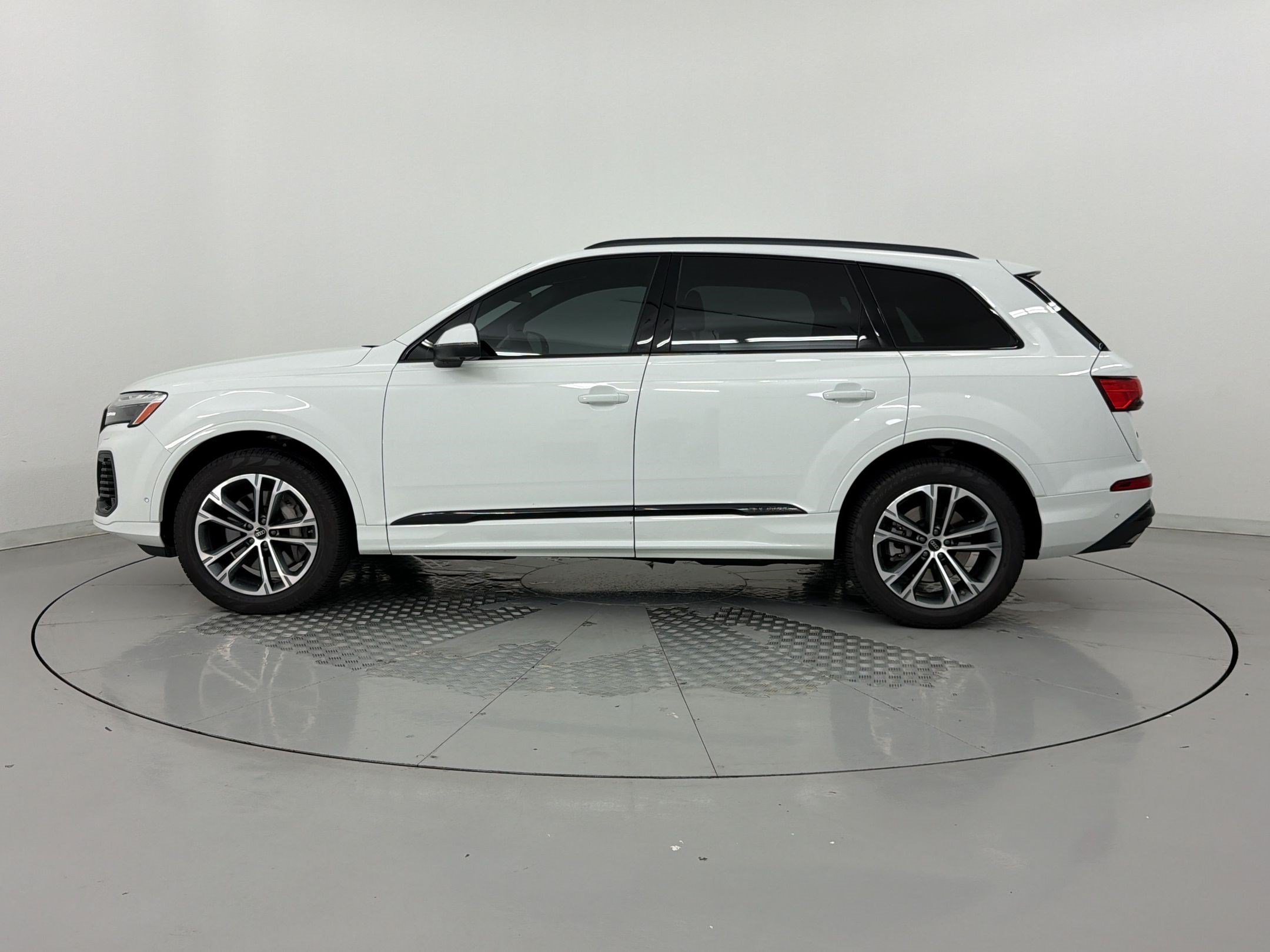 Certified 2026 Audi Q7 3.0T Premium w/ Convenience Plus Package AWD/4WD image 2