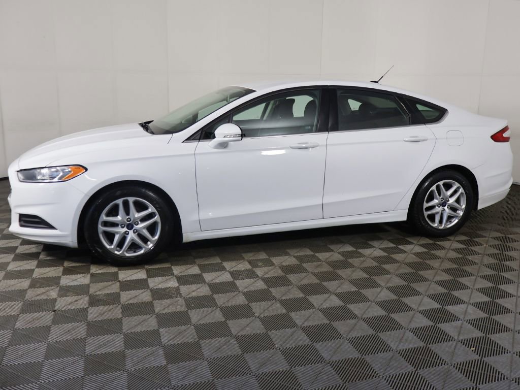 Used 2016 Ford Fusion SE FWD image 14