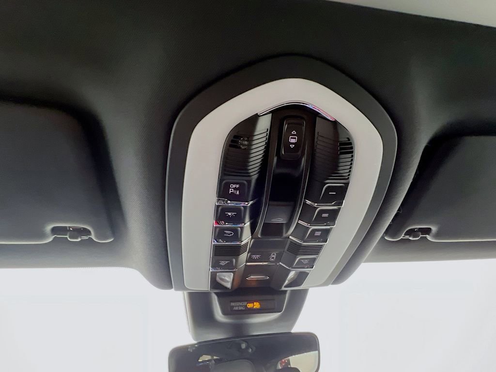 Certified 2025 Porsche Macan image 14