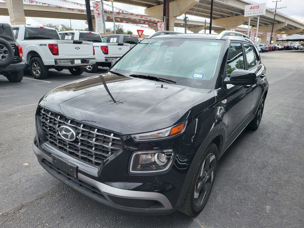 Used 2025 Hyundai Venue SEL image 1