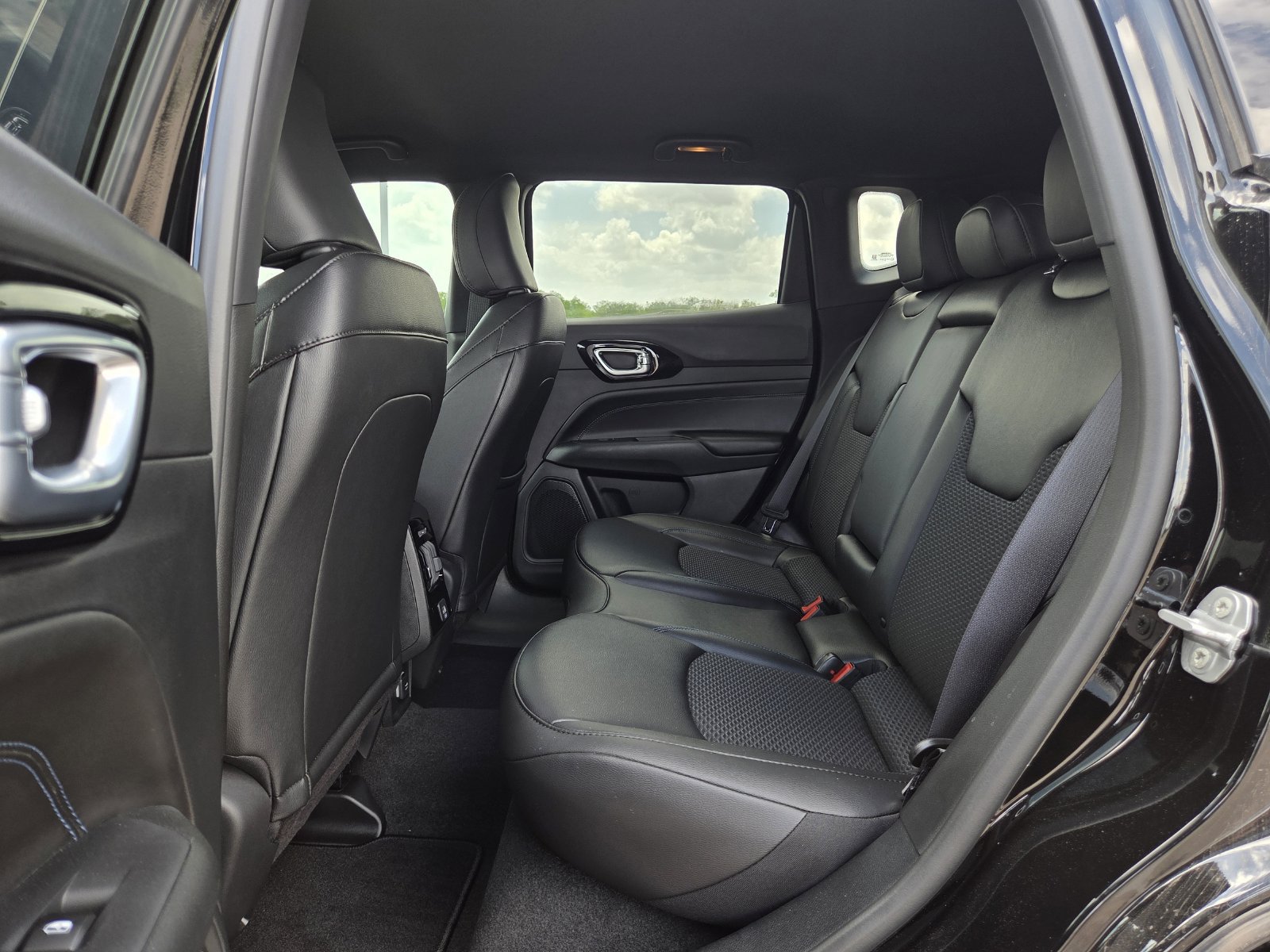 New 2026 Jeep Compass Latitude AWD/4WD image 15