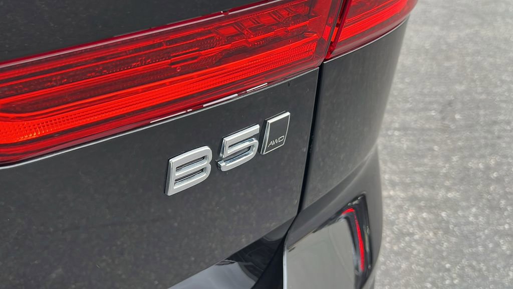 Used 2022 Volvo XC60 B5 Momentum w/ Climate Package image 19