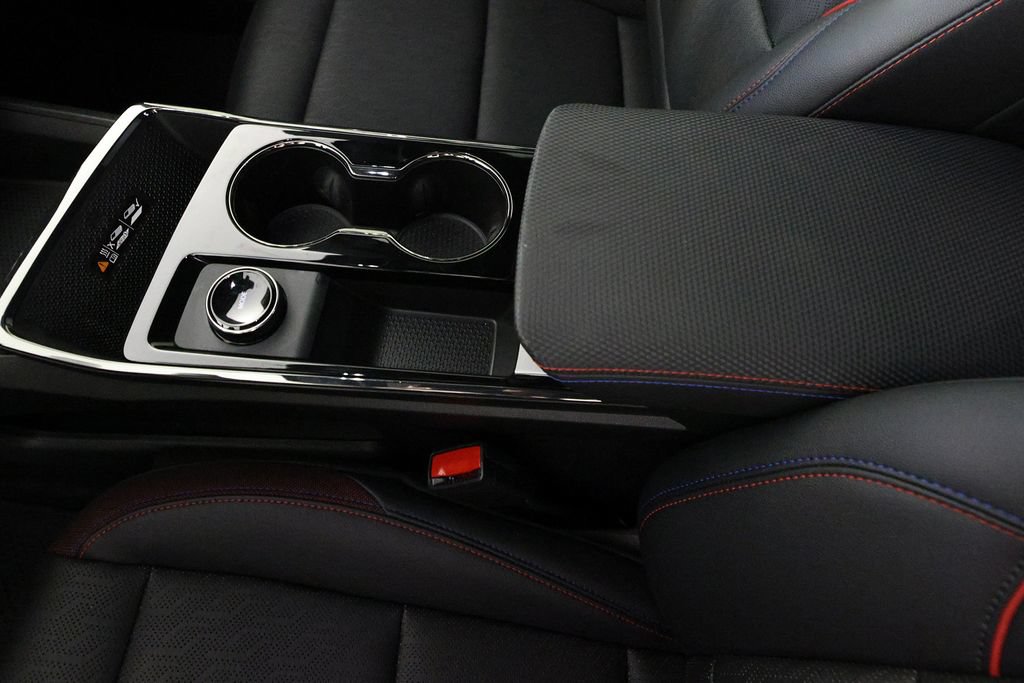Used 2025 Chevrolet Equinox RS w/ Safety and Technology Package FWD image 34