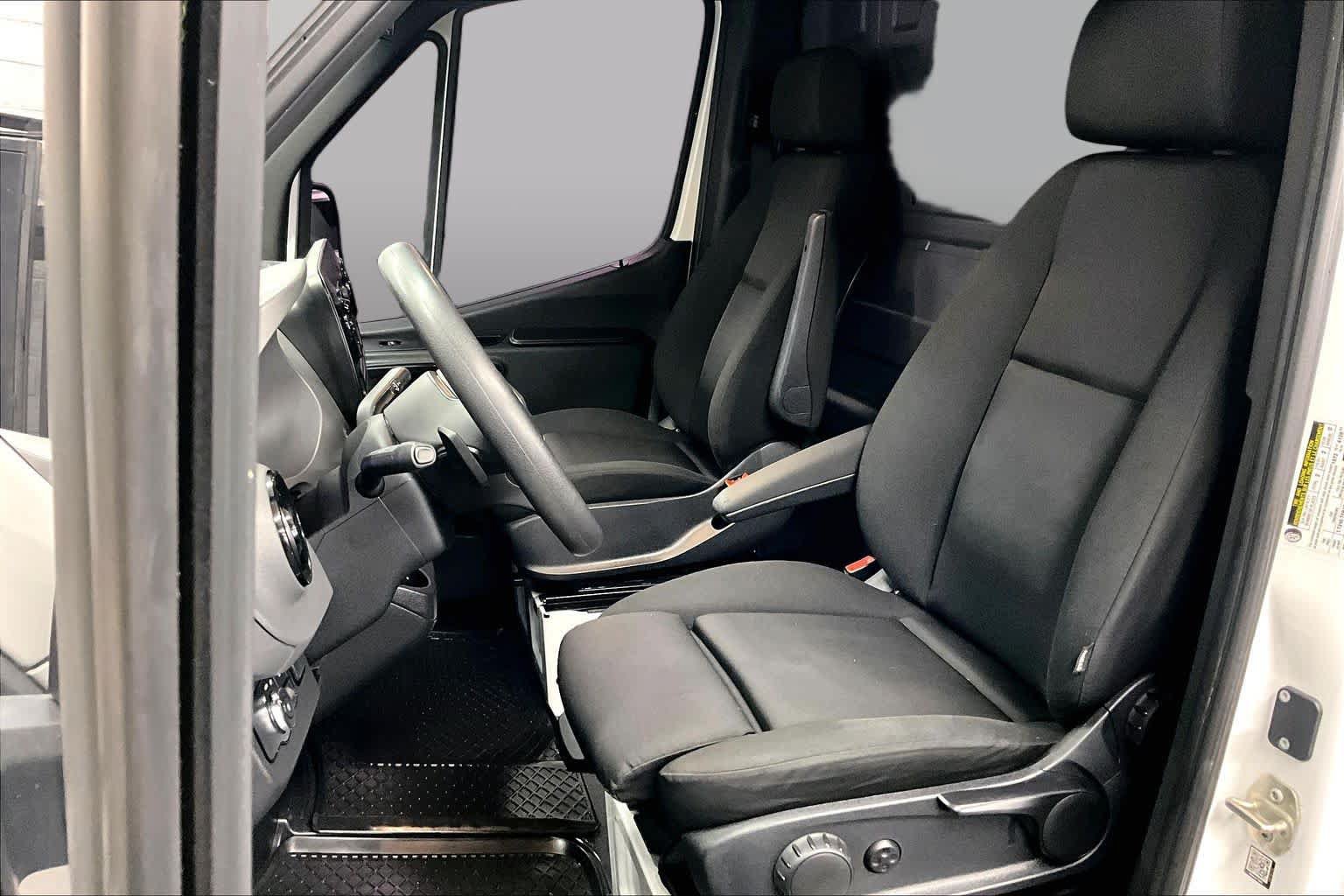 Used 2019 Mercedes-Benz Sprinter 144 image 7