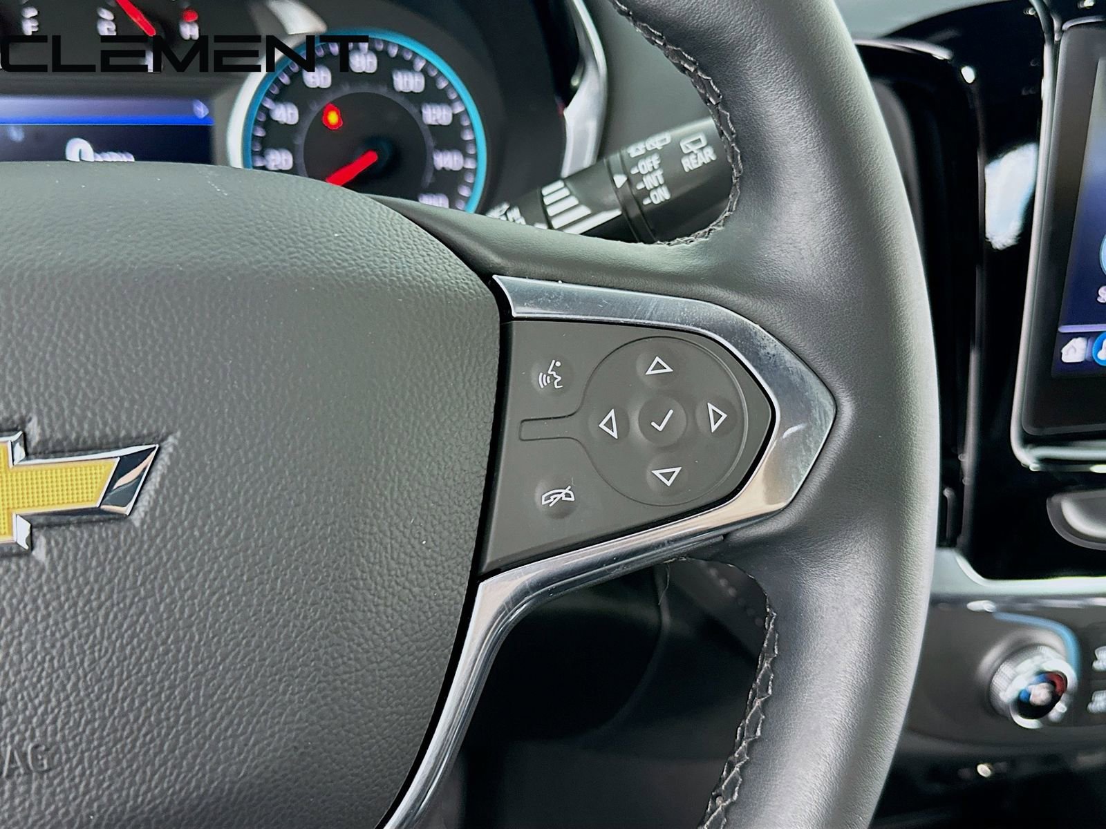 Used 2023 Chevrolet Traverse LT FWD image 17