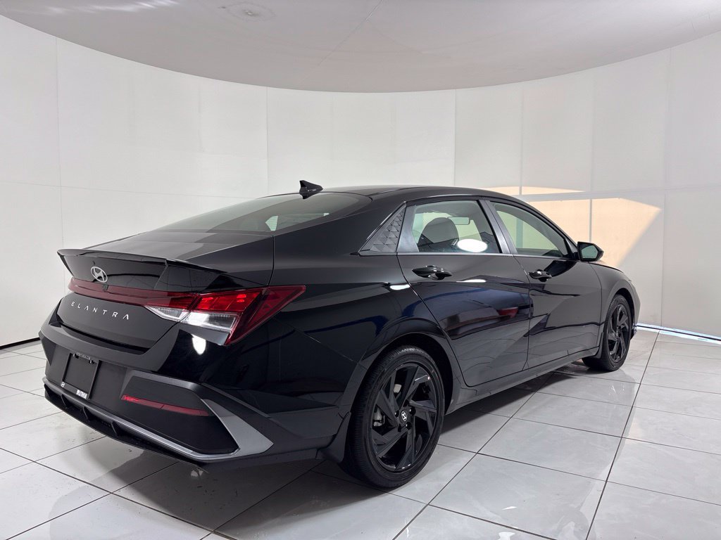 New 2026 Hyundai Elantra SEL Sport FWD image 5