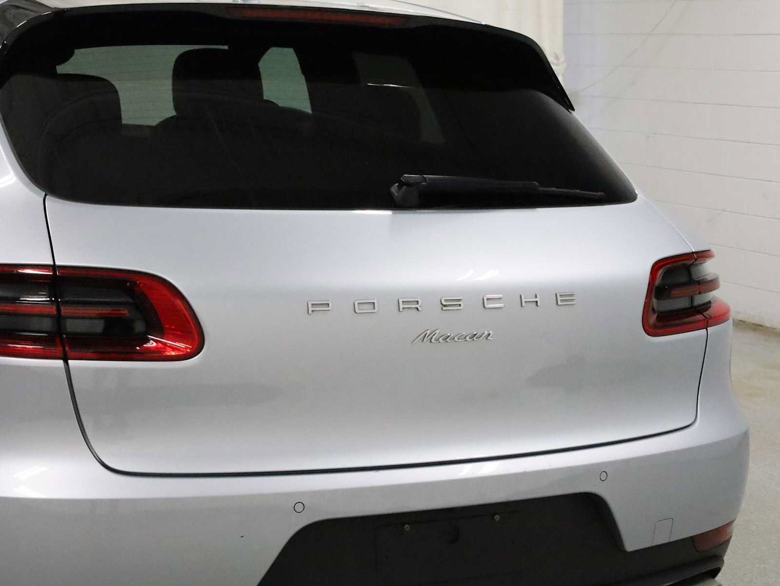Used 2018 Porsche Macan AWD/4WD image 8