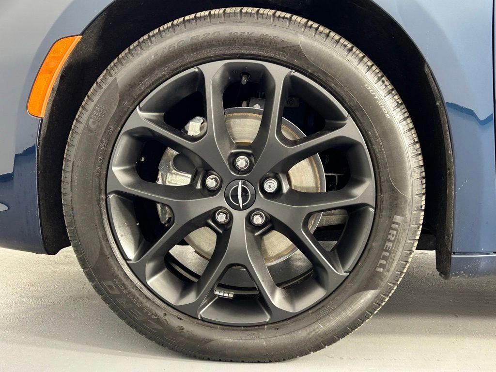 Used 2024 Chrysler Pacifica Limited w/ S Appearance Package FWD image 35