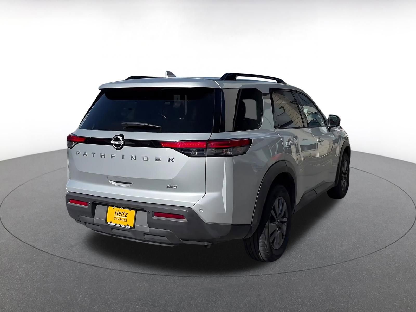 Used 2025 Nissan Pathfinder SV image 15