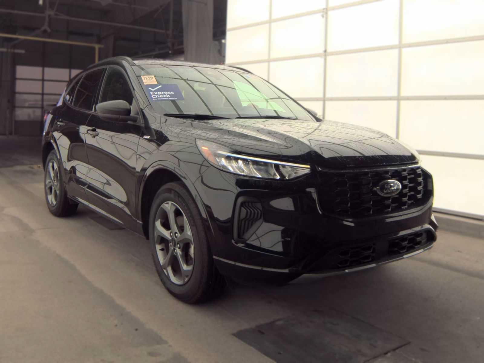Used 2024 Ford Escape ST-Line w/ Tech Pack #1 AWD/4WD image 3