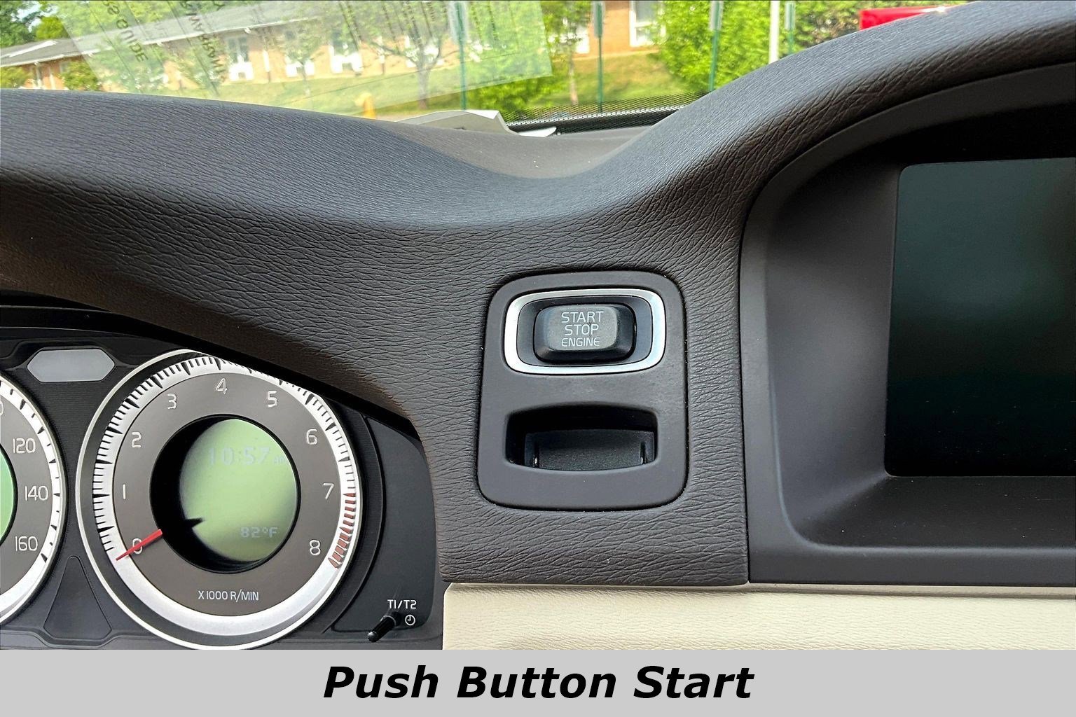 Used 2013 Volvo XC70 3.2 image 37