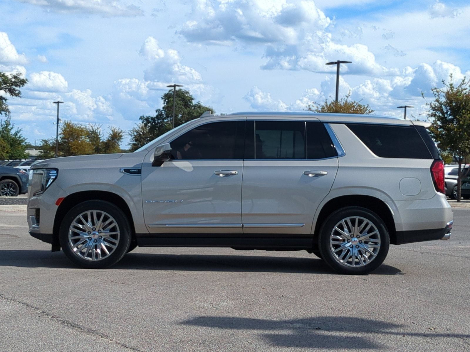 Used 2023 GMC Yukon Denali AWD/4WD image 8