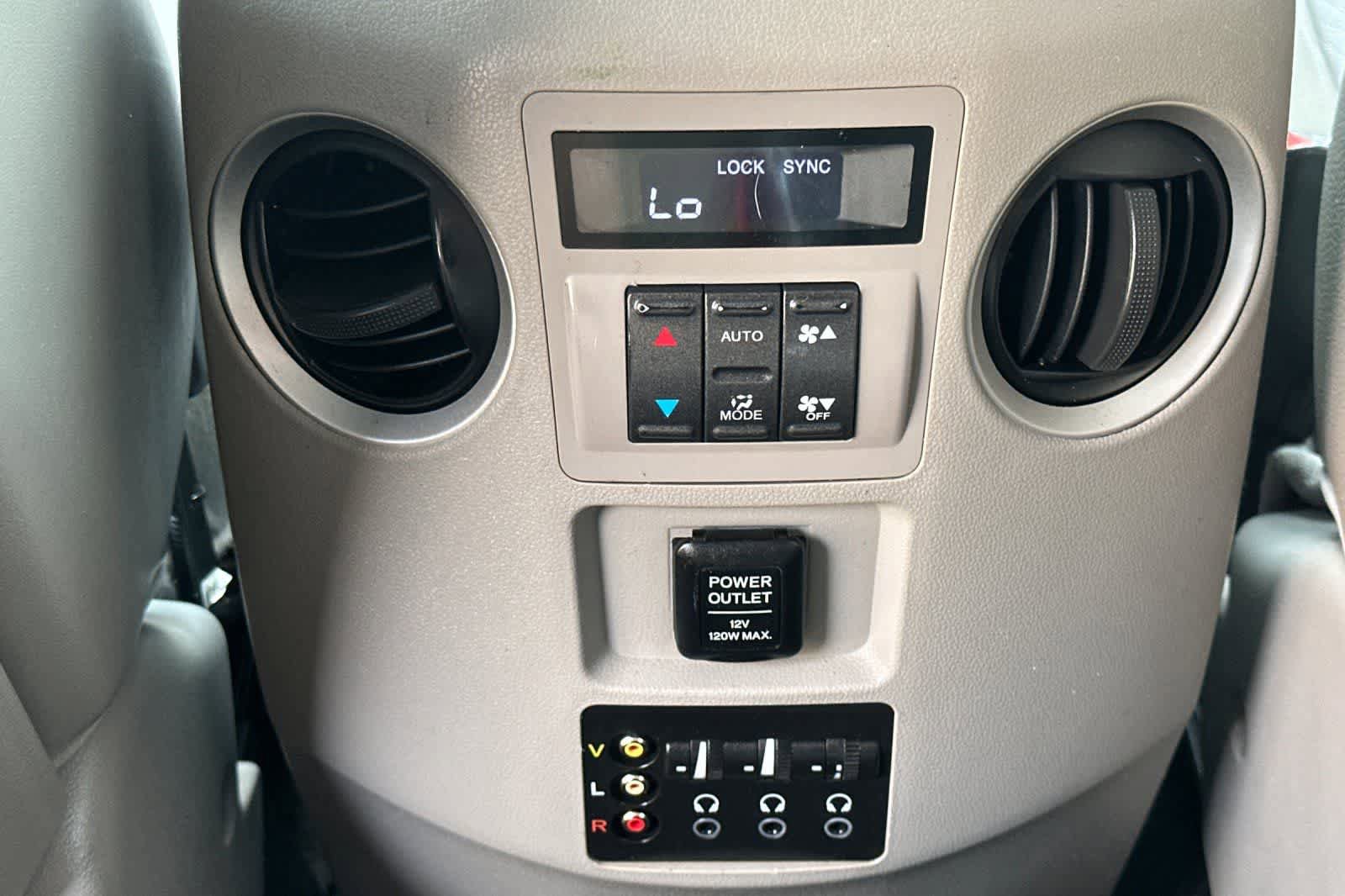 Used 2015 Honda Pilot Touring image 16