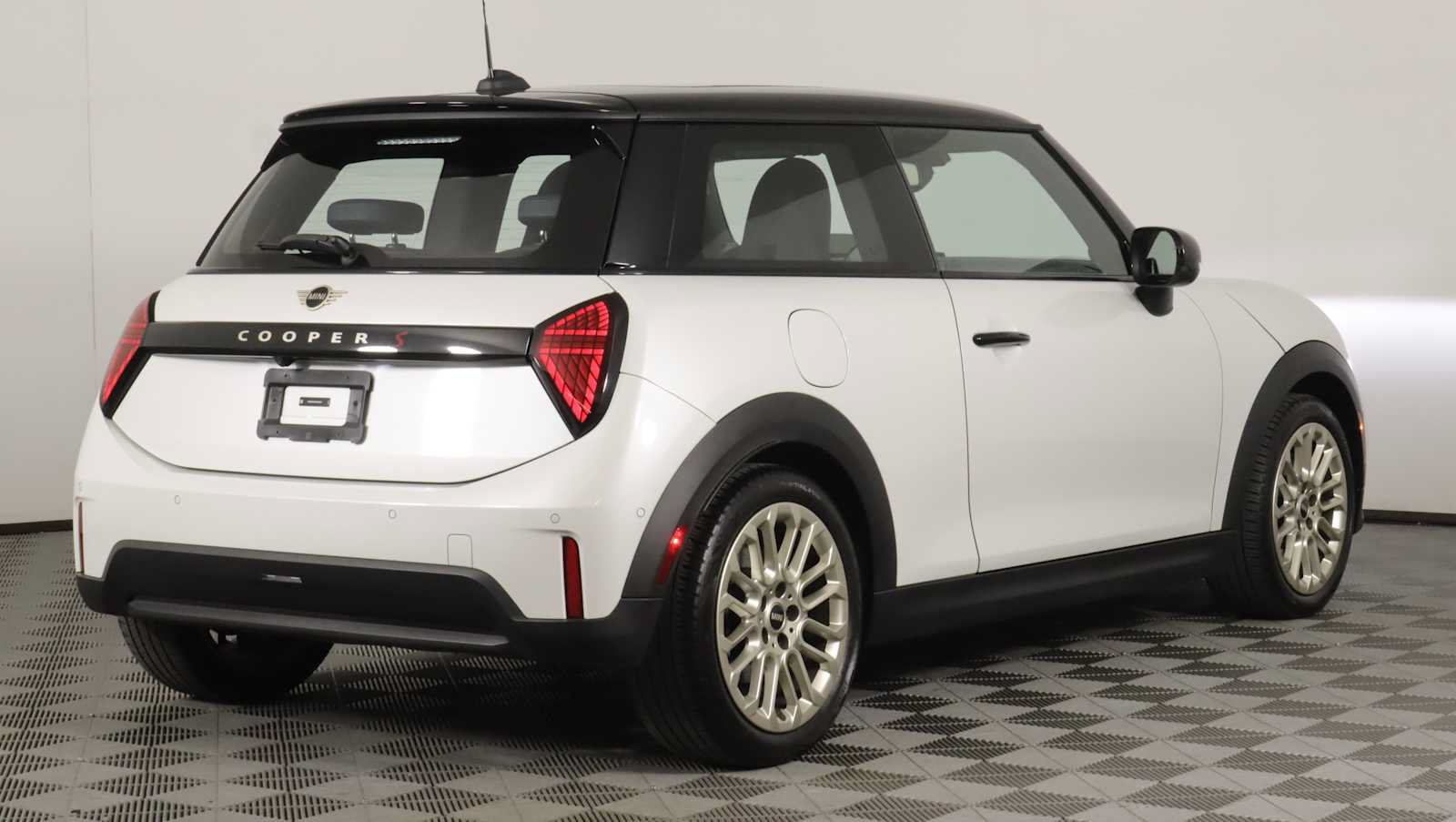 Used 2025 MINI Cooper S FWD image 7