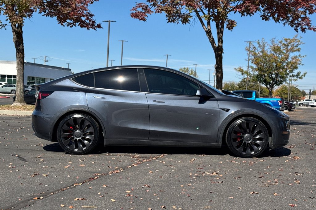 Used 2022 Tesla Model Y Performance AWD/4WD image 3