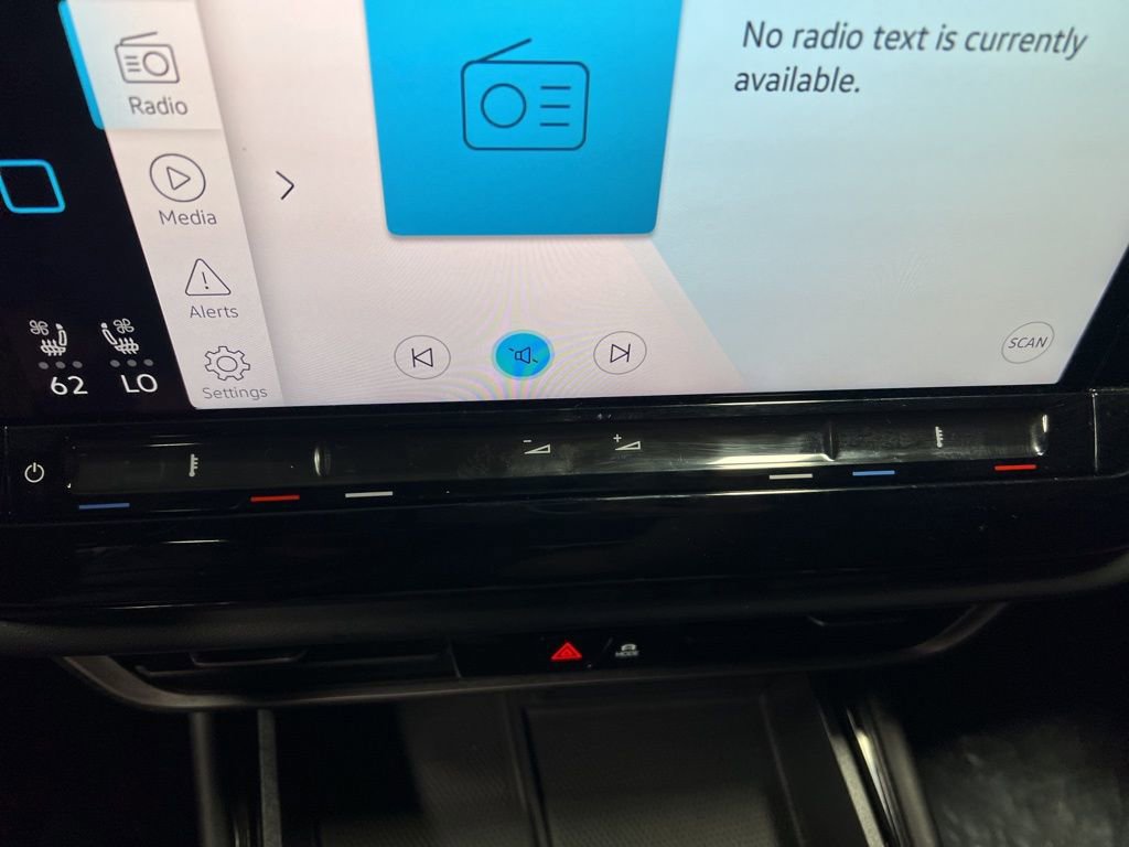 Used 2024 Volkswagen Atlas Cross Sport SE image 33