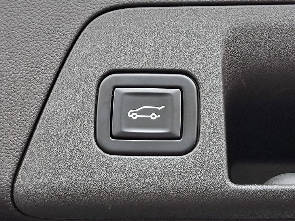 Used 2021 Buick Envision Essence w/ Technology Package I image 30