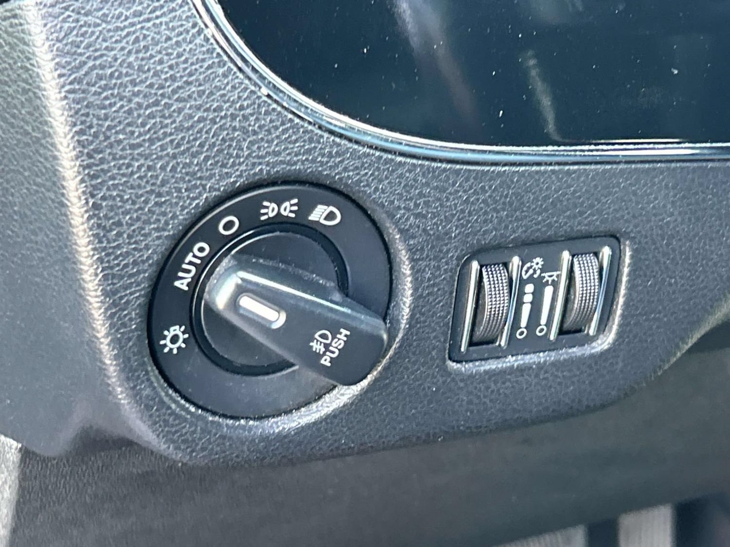 Used 2016 Chrysler Town & Country S w/ Driver Convenience Group FWD image 28