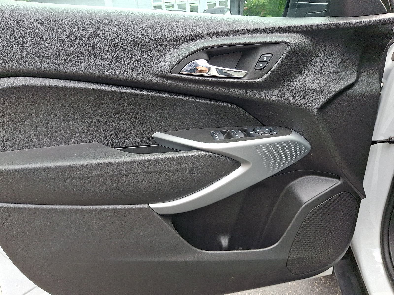 Used 2025 Chevrolet Trax RS w/ Driver Confidence Package FWD image 13