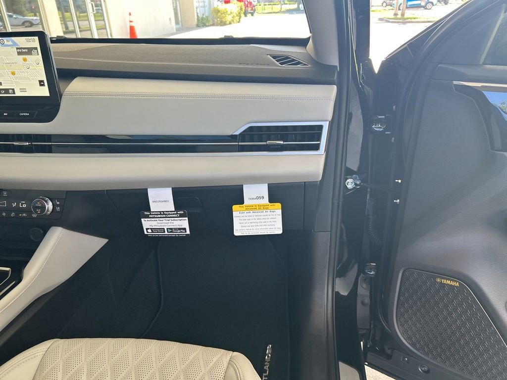 New 2025 Mitsubishi Outlander AWD image 24
