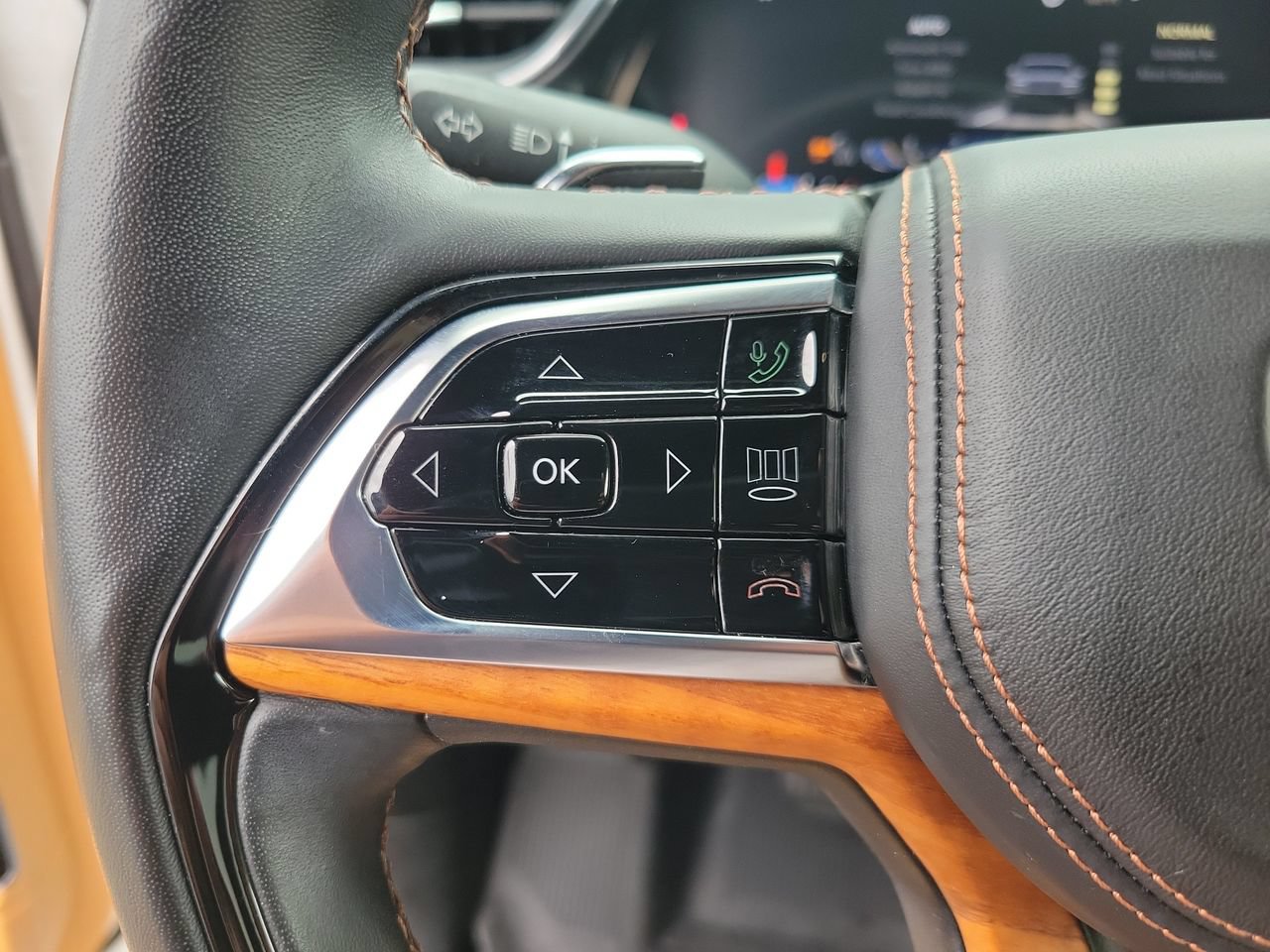 Used 2022 Jeep Grand Cherokee L Summit AWD/4WD image 19