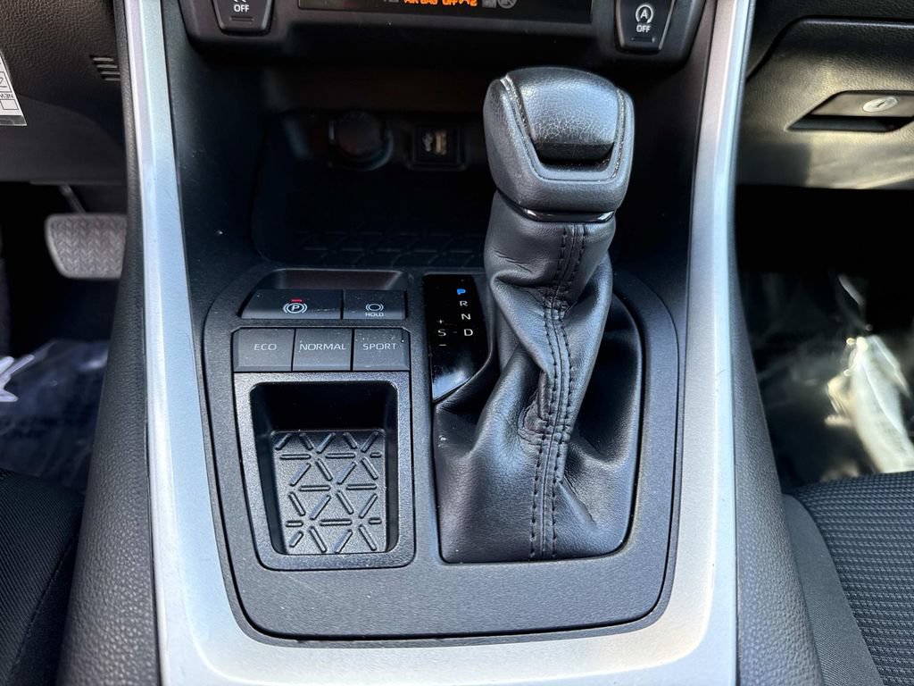 Used 2024 Toyota RAV4 LE FWD image 31