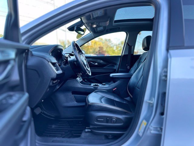 Used 2022 GMC Terrain SLT w/ Tech Package AWD/4WD image 12