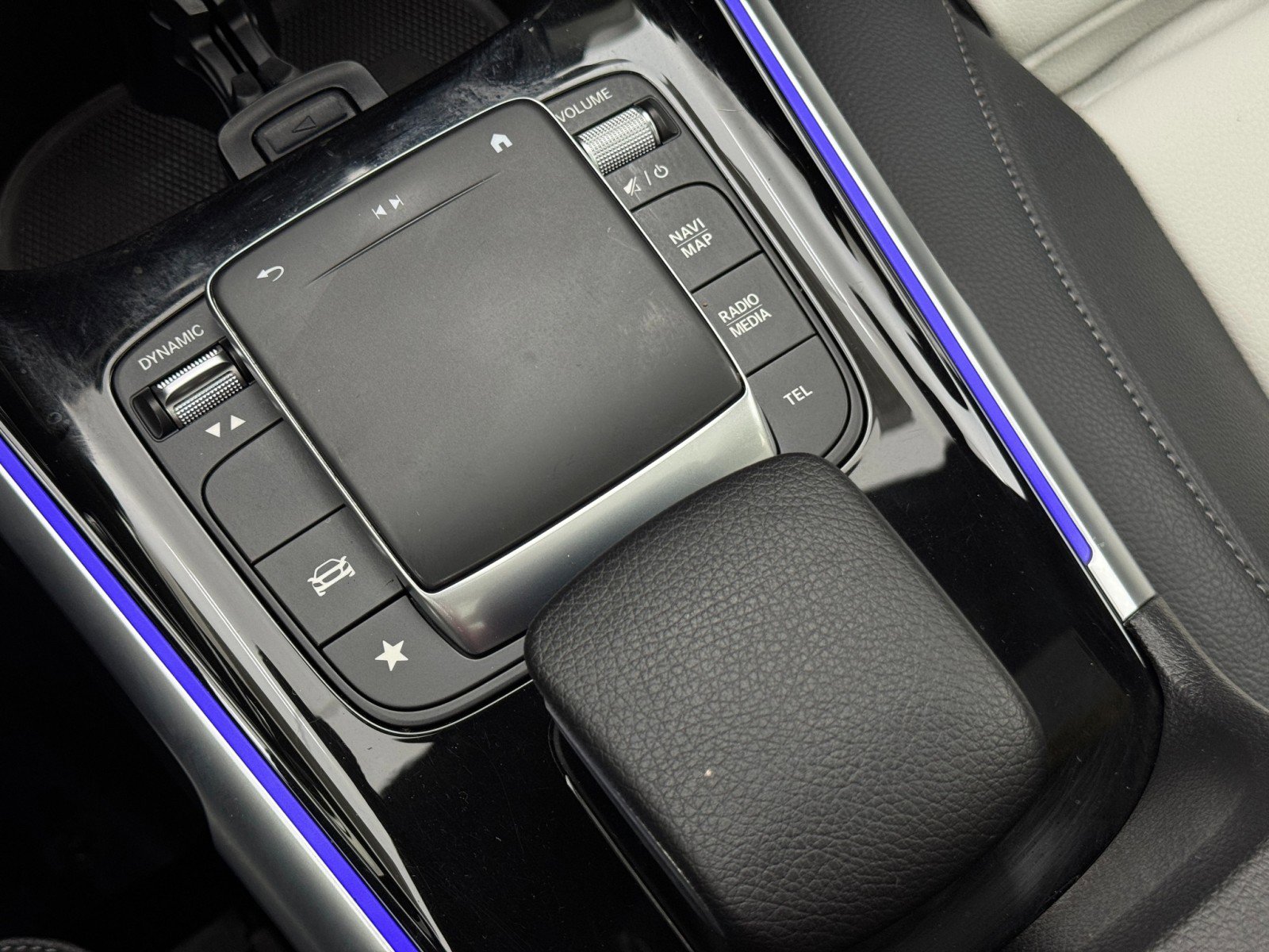 Used 2023 Mercedes-Benz GLB 250 image 32