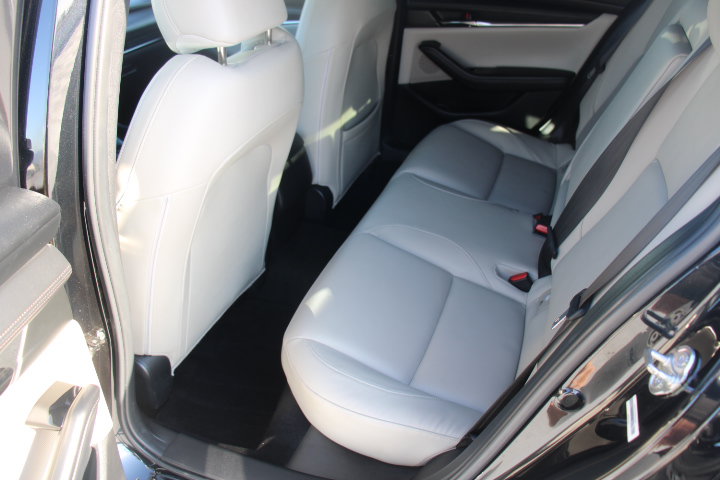 Used 2019 MAZDA MAZDA3 Hatchback w/ Preferred Package FWD image 14