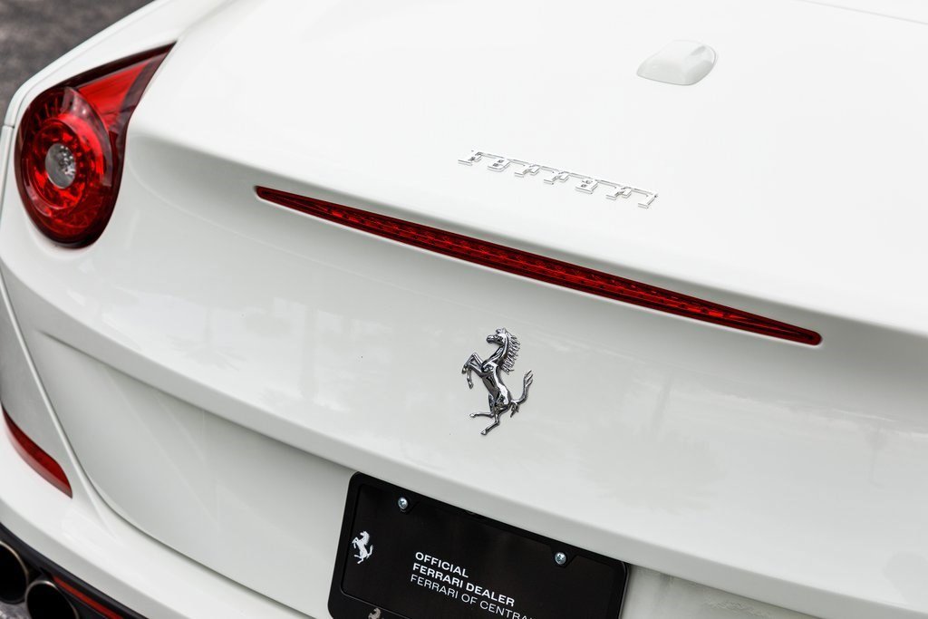 Used 2016 Ferrari California T image 11